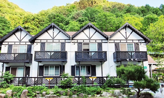 Hamyang Cabina | Jirisan Yeonriji Pension