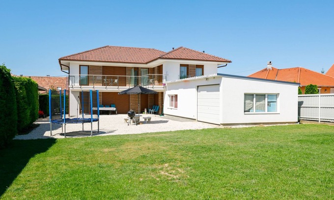 Balatonszarszo Apartamento | Johann 2 by Interhome