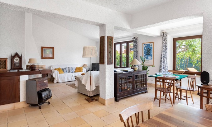 Praia das Macas Villa | JOIVY 3-BR Cottage w/Terrace & Garden in Colares