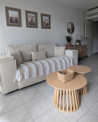 Aigues-Mortes Apartamento | Joli rez de jardin piscine