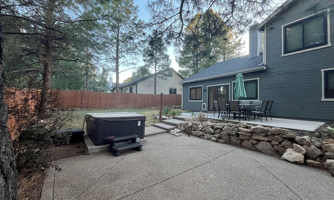 Ponderosa Trails Casa | *Just Listed* Alpine Retreat with A/C and hot Tub!