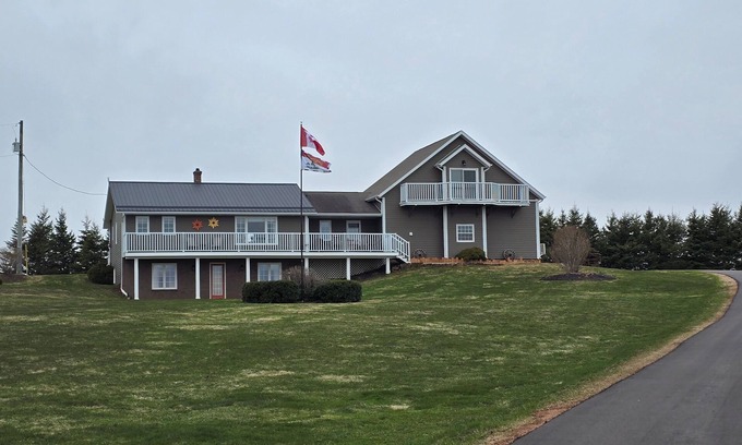 New Glasgow Apartamento | Just minutes to National Park beaches, world famous golf courses and restaurants