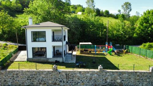 Bartin Villa | Küre Dağları Manzaralı Şömineli ve Bahçeli Villa