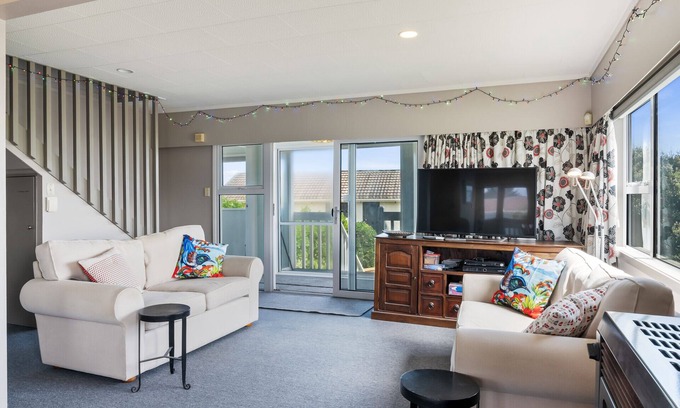 Otaki Beach Casa | Kapiti Magic - Otaki Beach Holiday Home