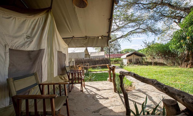 Moroto Cama Y Desayuno | Kara-Tunga Safari Camp