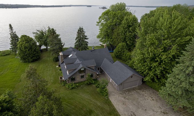 Fenelon Falls Cabaña | Kawartha Lakes Gem: Your Dream Lakehouse Getaway