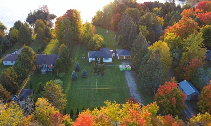 Kawartha Lakes Cabaña | Kawartha Waterfront Cottage 4 Bedrooms