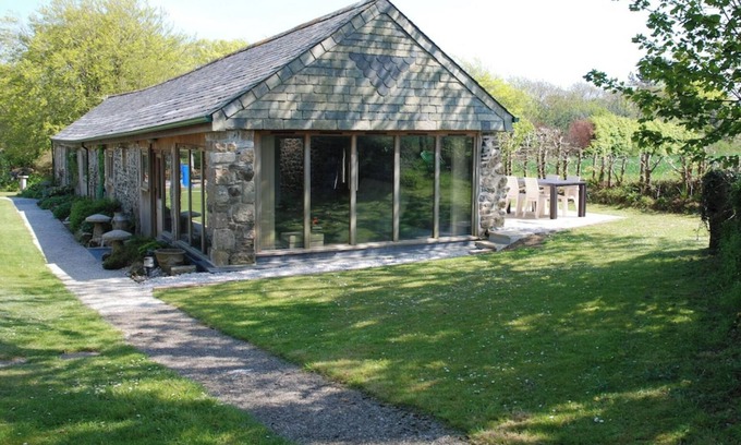 St Wenn Casa | Kerriers Barn, Natural, Peaceful, Private hot tub, Mid Cornwall