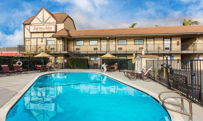 Tustin Hotel | Key Inn and Suites