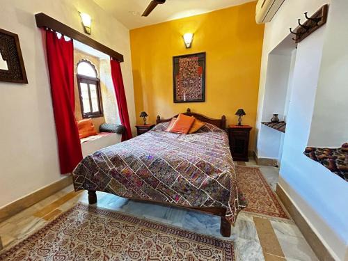 Amar Sagar Pol Cabina | Killa Bhawan Lodge