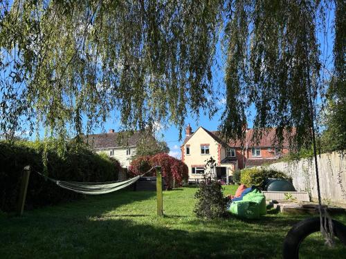 South Cadbury Casa | King Arthur's Rest House, Hot Tub & Garden Sleeps 10