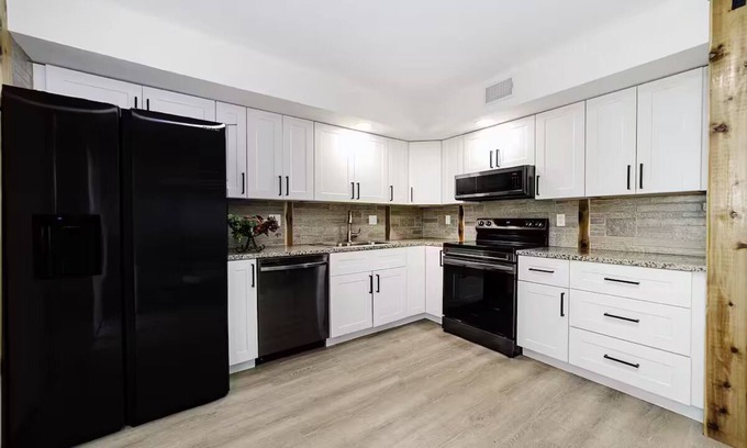 Town Of Blake Casa | King bed Executive Home, Daytona Beach: Minutes to Beach Speedway