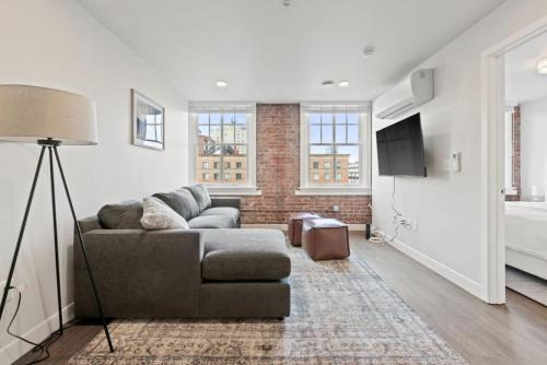 Riverside Apartamento | King Bed J and K on Main Luxury Apartment 403