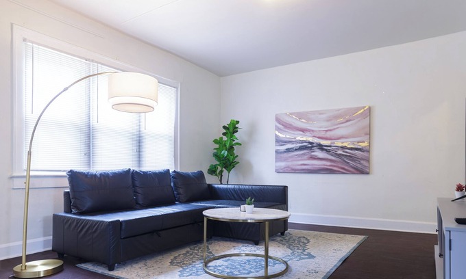 Indianapolis Casa | King Beds, Walk to Trail, Safe & Quiet, Parking