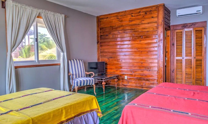 Antoneys Cay Complejo | West End King & Queen