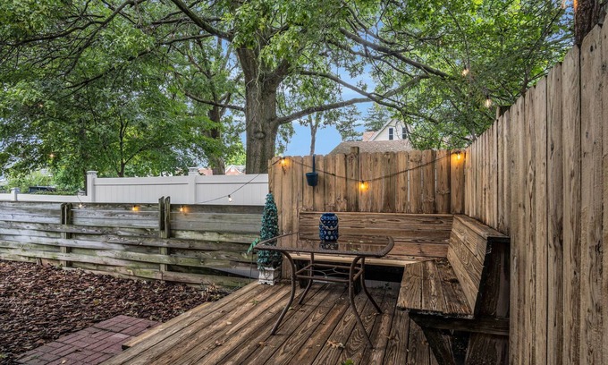 Carlisle Casa | King Size Beds! Close to Carlisle Fairgrounds! Private Deck!