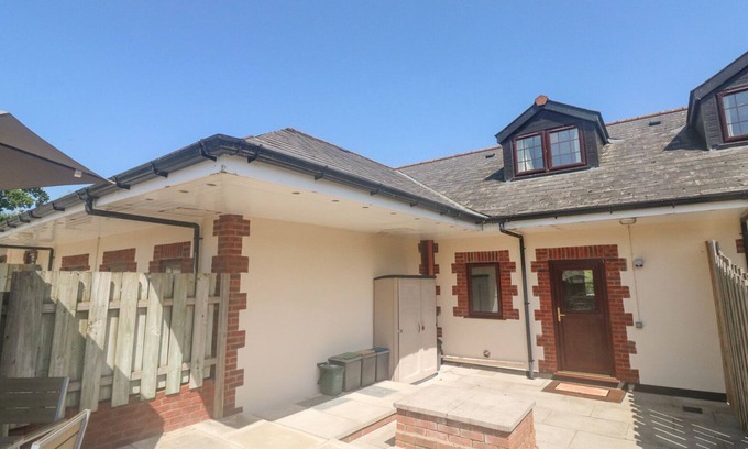 Ash Mill Cabaña | KINGFISHER COTTAGE, pet friendly, with a garden in South Molton