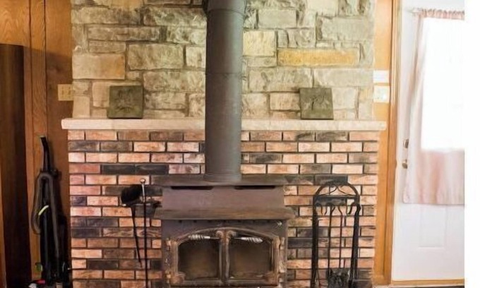 Triumph Cabina | Kishauwau's Starved Rock Area Cabins - Dog Friendly Mother-in-law Family Cabin