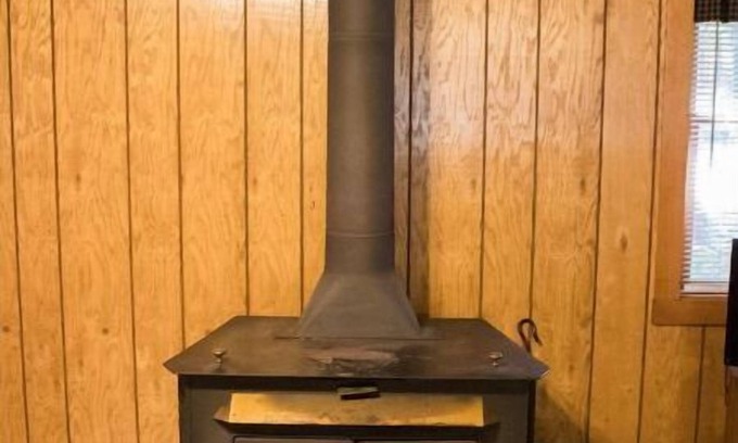 Triumph Cabina | Kishauwau's Starved Rock Area Cabins - Romantic Whirlpool Wilderness