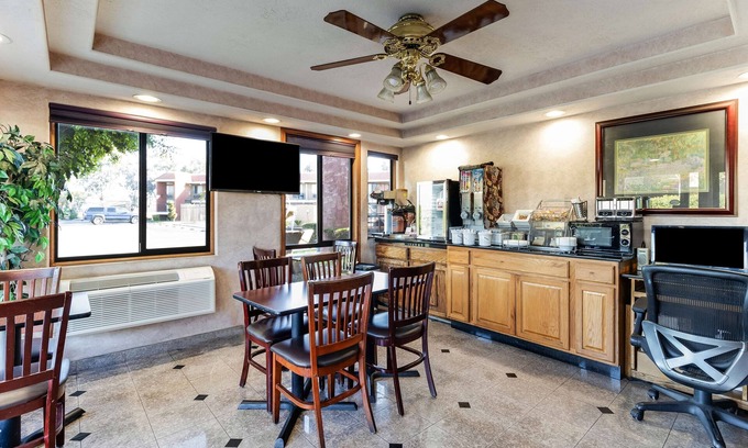 Madera Hotel | Knights Inn Madera