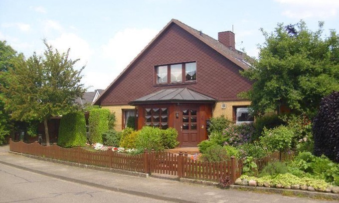 Wankendorf Apartamento | Komfort-Ferienwohnung-BURCK-97-qm-3-Schlafzimmer-2-WC