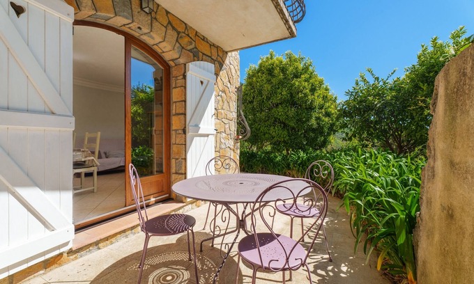 Le Bar-sur-Loup Apartamento | L'Eugénie - appt climatisé vue montagne