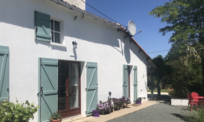 La Chapelle-Saint-Etienne Casa | Casa de campo, piscina climatizada durante todo el año, wifi gratuito, entorno rural y cerca de todo