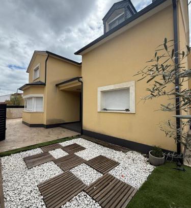 El Barraco Casa | La casa amarilla