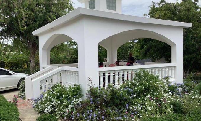 Guayubin Villa | La Casa Blanca