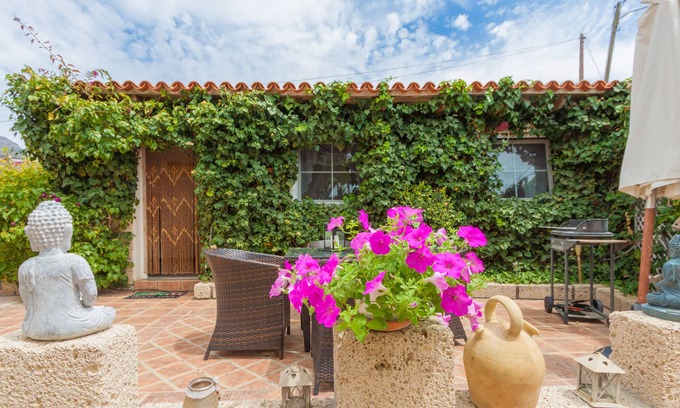 La Camella Cabaña | "La Casa"", en una jardín tropical en un escenario rural