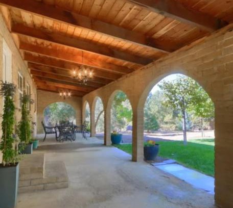 Oakhurst Casa | La Dolce Villa Pond Retreat in Yosemite