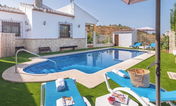 Canillas de Aceituno Villa | La Fajara 2 Canillas de Aceituno by Ruralidays