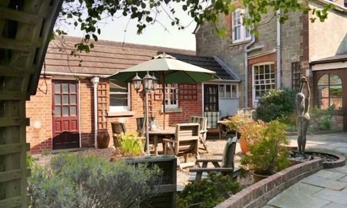 Shaftesbury Hotel | La Fleur de Lys