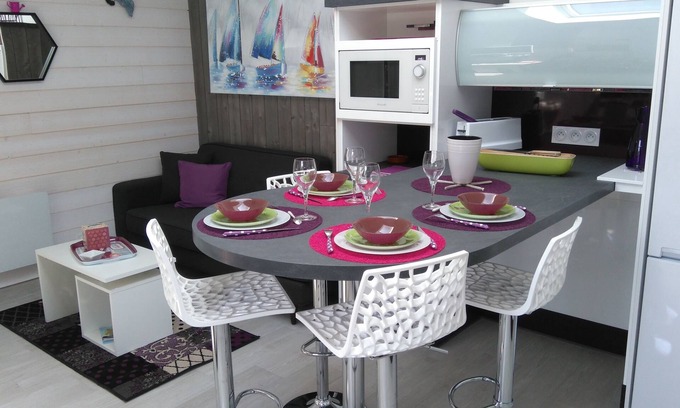 Saint-Denis-d'Oleron Casa | La Forge en Dédé: Apartamento de 2 a 4 personas con pequeño spa privado FR15LWC2