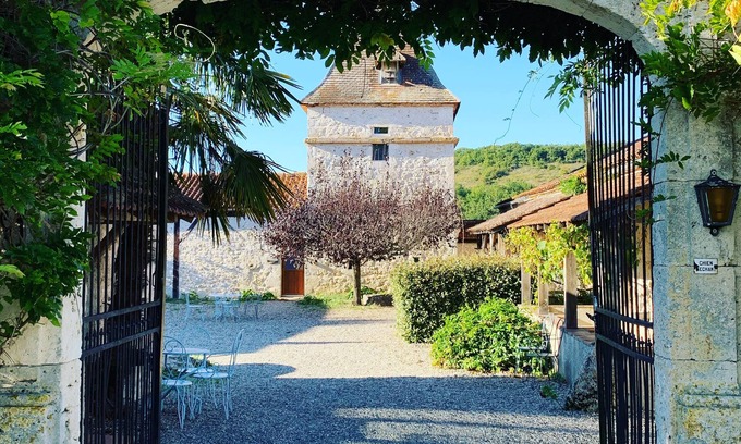 Sainte-Colombe-de-Villeneuve Cabaña | La Ferme Gîte à la Campagne Avec Piscine Privative. Idéal Pour Grande Famille