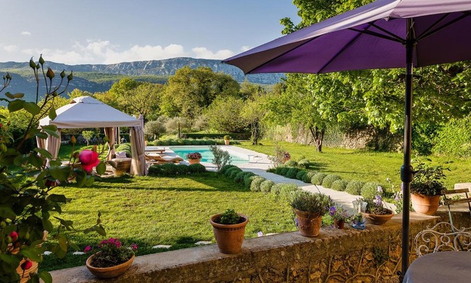 Nans-les-Pins Cama Y Desayuno | La Grande Maison De Nans