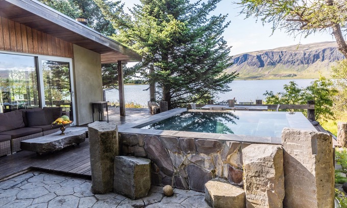 Selfoss Villa | Villa de lujo frente al lago - Moderna - Vistas impresionantes - Bañera de hidromasaje infinita