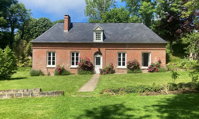 Sainte-Marguerite-sur-Mer Chalet De Esquí | La Lanterne, a spacious brick house in a green setting