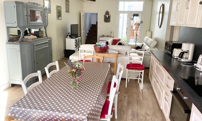 Loches Casa | La Maison des Remparts - Gite Pour 8 Pers a Loches