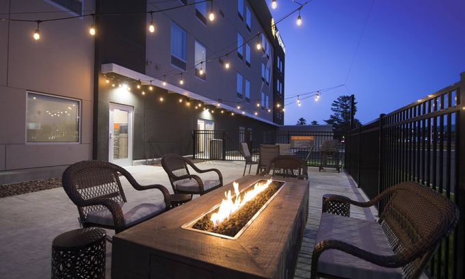 Lake Delton Hotel | La Quinta Inn & Ste by Wyndham Wisconsin Dells- Lake Delton