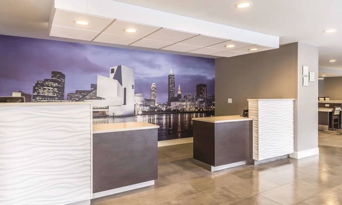 Cleveland Hotel | La Quinta Inn & Suites by Wyndham Cleveland - Airport North