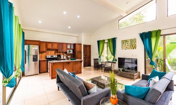 Mercedes Casa | LA REYNA DEL CAFE'