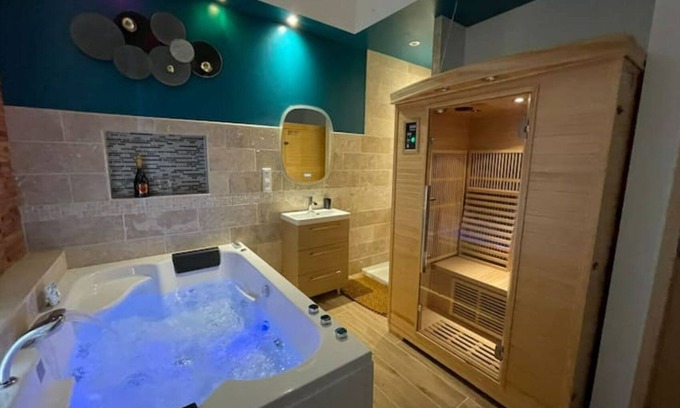 Chartrettes Apartamento | La Suite D'amour et Détente Jacuzzi et Sauna