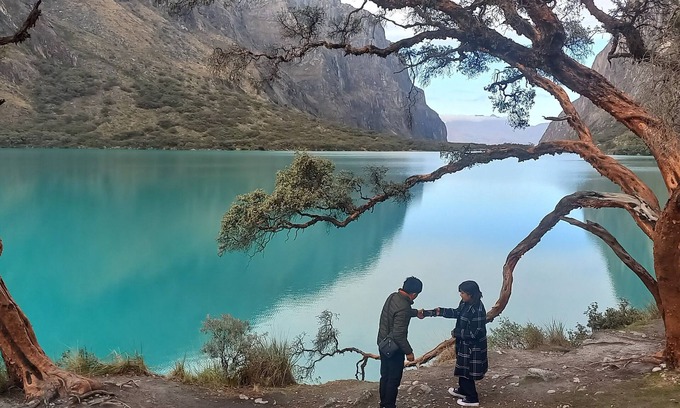 Huaraz Alquiler De RV | Lake 69 Trek and camping in 1-tent campground in the LLangauco Lakes