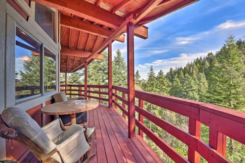 Arrowhead Villas Casa | Lake Arrowhead Cabin with Deck and Stunning Mtn Views!