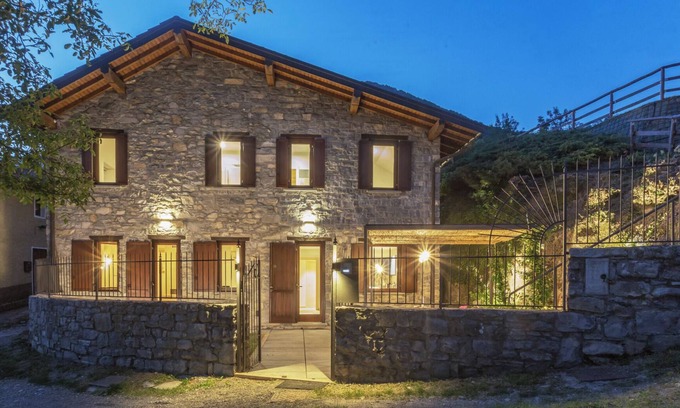 Castiglione d'Intelvi Casa | Lago de Como - Villa con hidromasaje entre lujo y naturaleza.