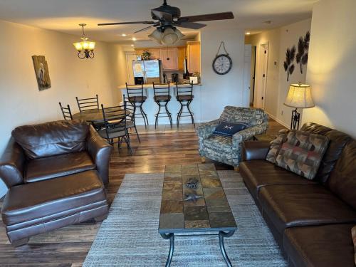 Camdenton Apartamento | Lake Front and Calm Waters at Miramar 3BR 2BA