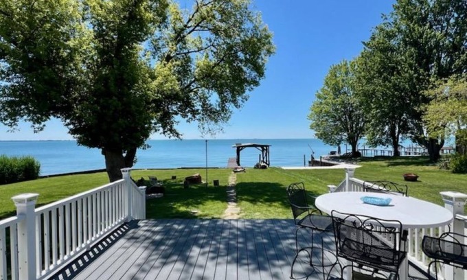 Anchorville Casa | Lake Front completely updated 3 bedroom 2 bath house