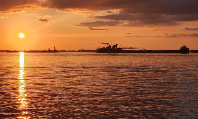 Amherstburg Casa | Pintoresca cabaña frente al lago en el histórico Amherstburg. Ontario