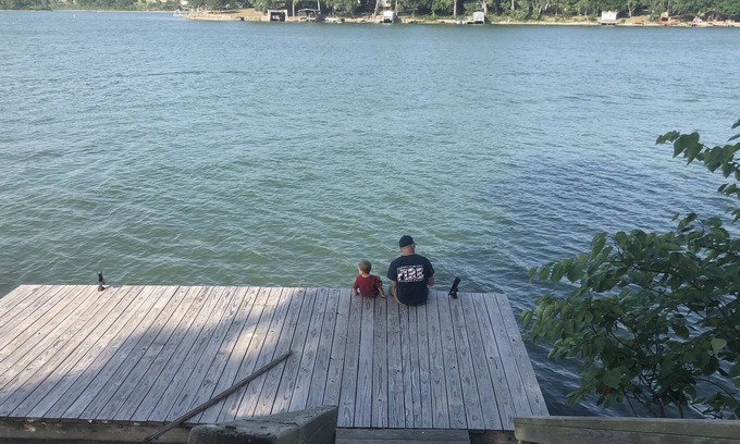 Alma Casa | Lake front house on deep waters of Lake Wabaunsee, Alma Kansas.